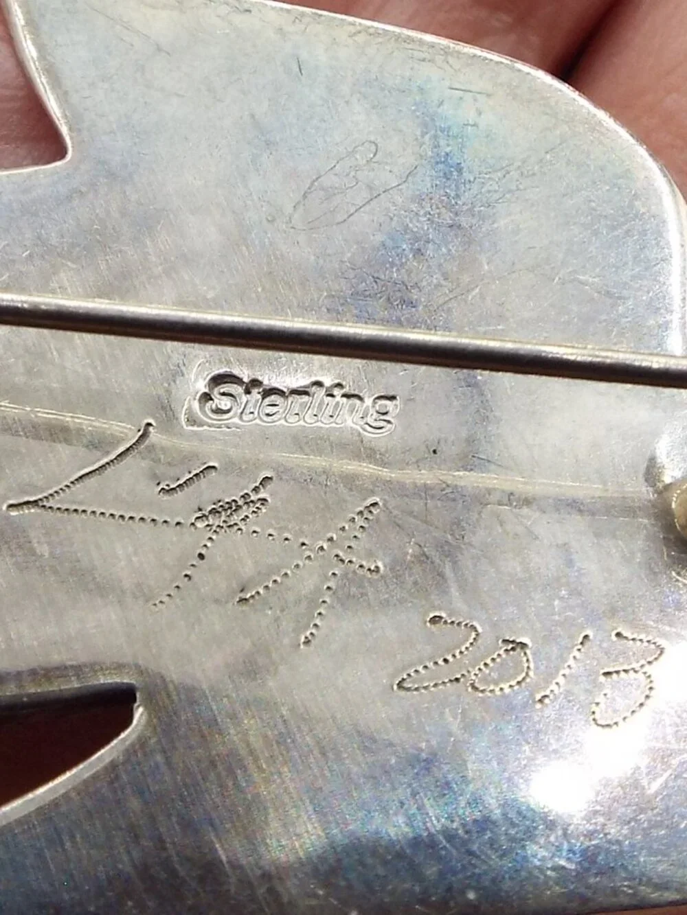 ARTIST SIGNED STERLING PEACE DOVE IN FLIGHT GRACEFUL W/GOLD ACCENT WING PIN 69